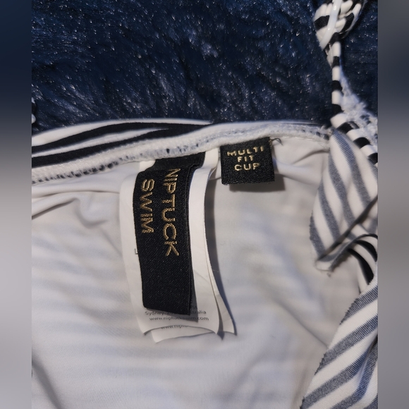 Nip tuck striped one piece swimsuit size 8 - Picture 4 of 5